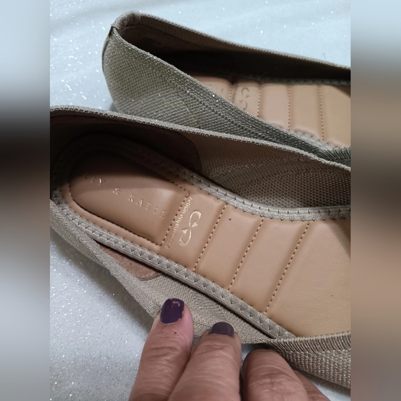 Chic Taupe Flats by - Picture 4 of 8